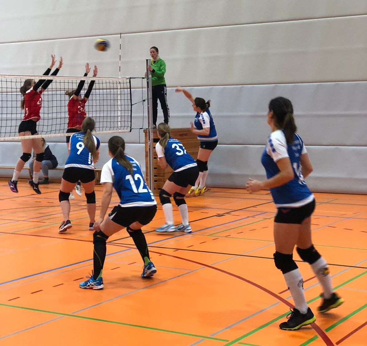 Damen2 Volleyball Angriff