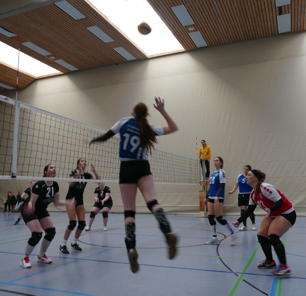 Damen1 Volleyball Angriff über Position 4