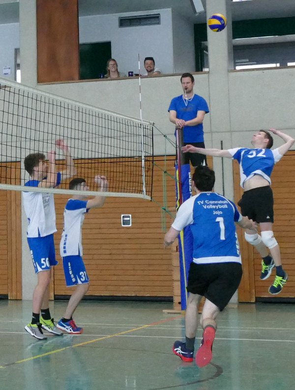 Herren2 Volleyball Angriff über Diagonal