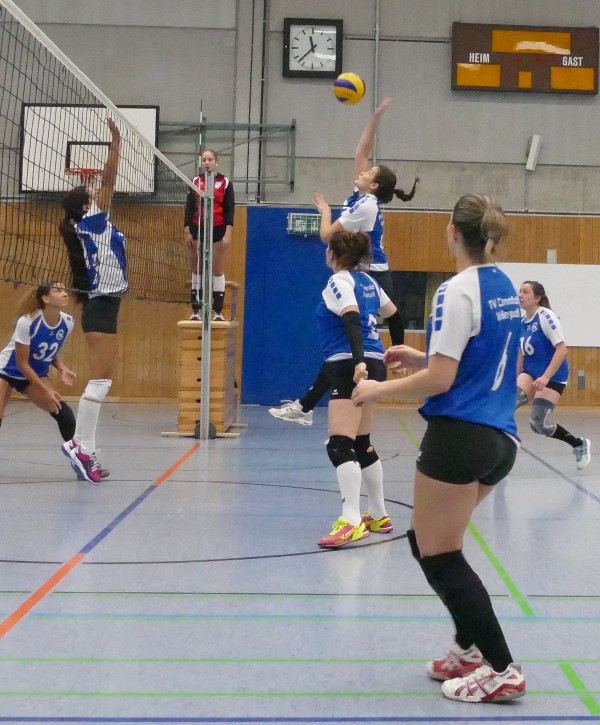 Damen 2 Volleyball Angriff über dii Mitte