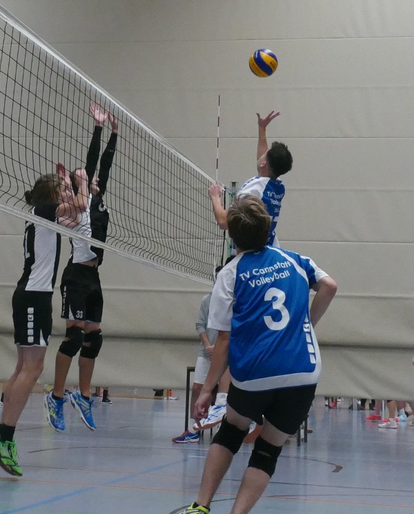 U20 männliche Jugend Volleyball Angriff über die Mitte