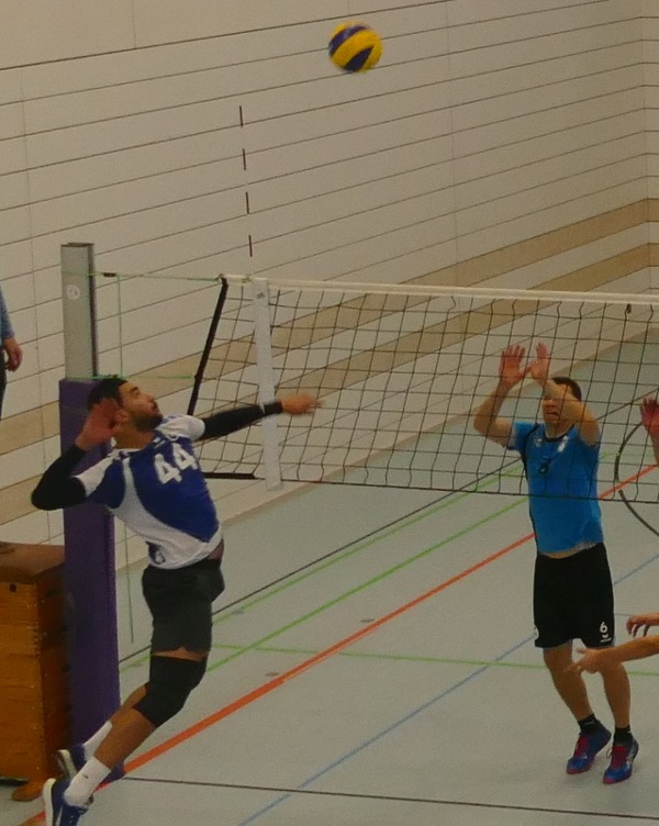 Herren 1 Volleyball Angriff über Außen