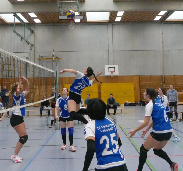 Damen 2 Volleyball Angriff über die Mitte